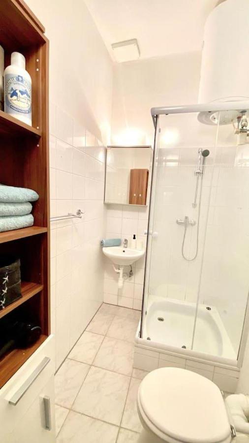 Amazonian Jungle Apartment In เวียนนา ภายนอก รูปภาพ